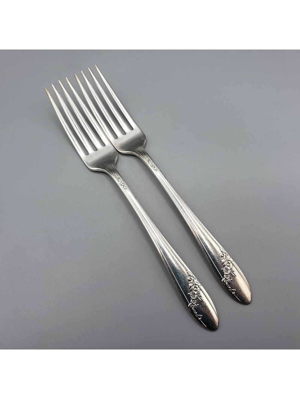 Oneida Community Tudor Plate Silverplate 2 Dinner Forks Queen Bess 1946 Flatware
